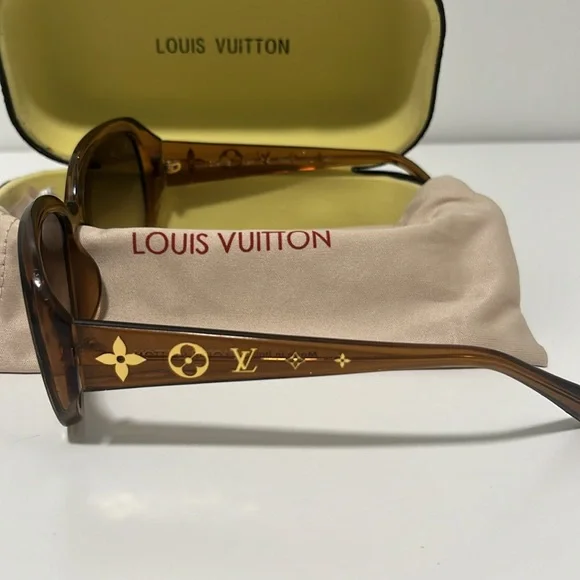 Louis Vuitton 'Obsession GM' Glitter Honey sunglasses. - Picture 3 of 8